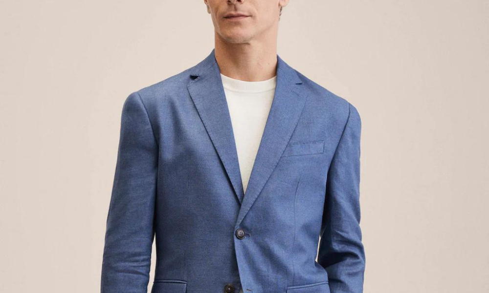 mango blue linen blazer worn with tshirt
